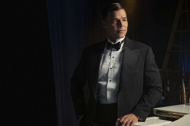 En esta imagen proporcionada por Apple TV+, Ricky Martin en una escena de la serie Palm Royale. (Apple TV+ via AP)