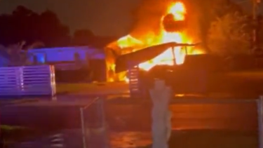 balacera deja una casa envuelta en llamas en el  suroeste de miami