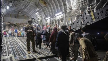 informe de la casa blanca intenta culpar a trump sobre retiro caotico de afganistan