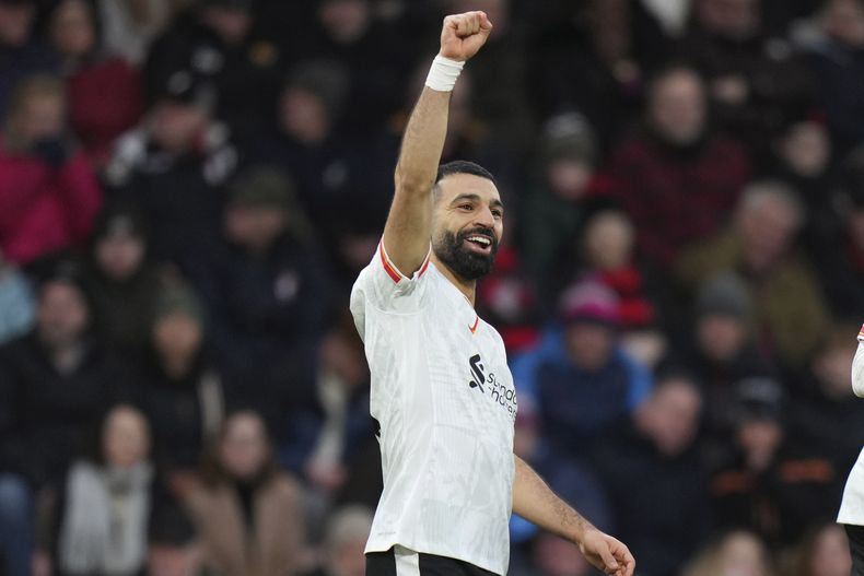 Mohamed Salah del Liverpool celebra tras anotar el segundo gol en el encuentro de la Liga Premier ante el Bournemouth el sábado primero de febrero del 2025. (AP Foto/Alastair Grant)