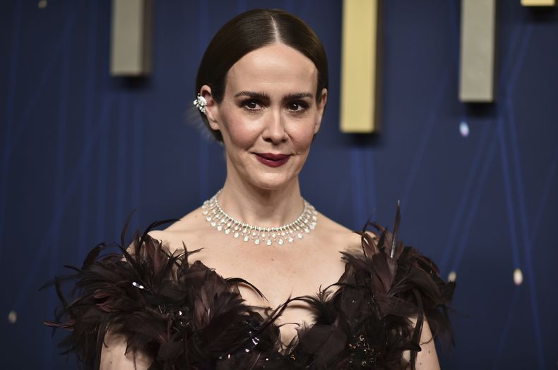 Sarah Paulson llega a la 77.ª edición de los Premios Emmy el domingo 14 de septiembre de 2025 en el Teatro Peacock de Los Ángeles. (Foto Richard Shotwell/Invision/AP)