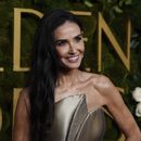 Demi Moore llega a la 82ª edición de los Globos de Oro el domingo 5 de enero de 2025 en el Beverly Hilton de Beverly Hills, California. (Foto Jordan Strauss/Invision/AP)