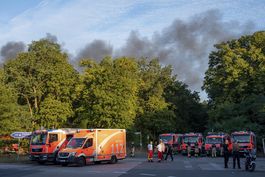 fuego provocado por explosiones arde en un bosque en berlin