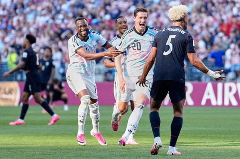 Hans Vanaken (20) celebra tras anotar el tercer gol de Bélgica ante Estados Unidos en los octavos de final del Mundial, el lunes 6 de julio de 2026, en Seattle. (AP Foto/Lindsey Wasson)