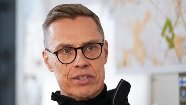 El presidente finlandés Alexander Stubb habla durante una entrevista con The Associated Press, el sábado 15 de noviembre de 2025, en Halvala, Finlandia. (AP Foto/Sergei Grits)