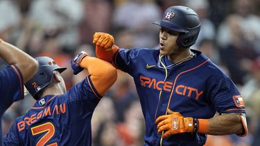 Álvarez y Peña jonronean, Astros blanquean a Marineros