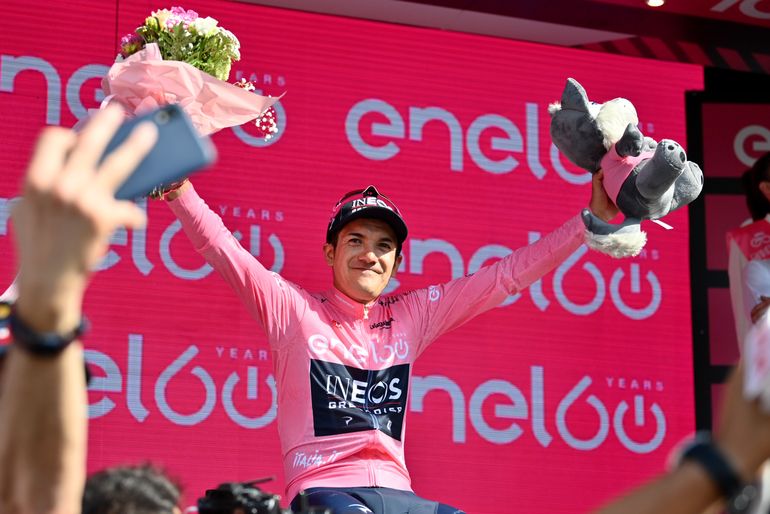 Carapaz lidera la clasificación general del Giro de Italia