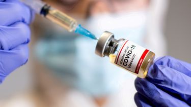 Un panel de expertos de la FDA de EEUU descarta la tercera dosis para la población mayor de 16 años