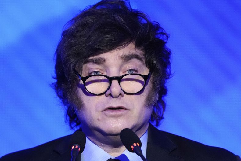 El presidente argentino Javier Milei habla en la Conferencia de Acción Política Conservadora en Asunción, Paraguay, el martes 16 de septiembre de 2025. (Foto AP/Jorge Sáenz)