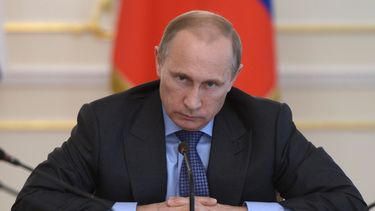 americateve | El presidente ruso Vladimir Putin dirige una reuni&oacute;n del gabinete en su residencia en Novo-Ogaryovo, en las afueras de Mosc&uacute;, el mi&eacute;rcoles 30 de julio del 2014. La reuni&oacute;n se centr&oacute; en medidas para alentar a las empresas