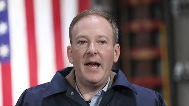 ARCHIVO - El director de la EPA, Lee Zeldin, habla en el Departamento de Bomberos el 3 de febrero de 2025, en East Palestine, Ohio. (Rebecca Droke/Foto compartida vía AP, archivo)