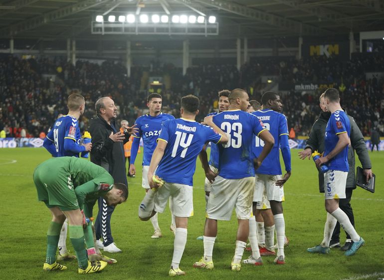Dueño de Everton hace fuerte inversión ante estado de club