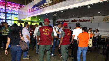 americateve | A pesar de numerosos escándalos por el hallazgo de cargamentos de droga que entran y salen, a través del principal terminal aéreo del país, es poco lo que realmente se ha hecho para corregir sus vulnerabilidades en materia de seguridad.