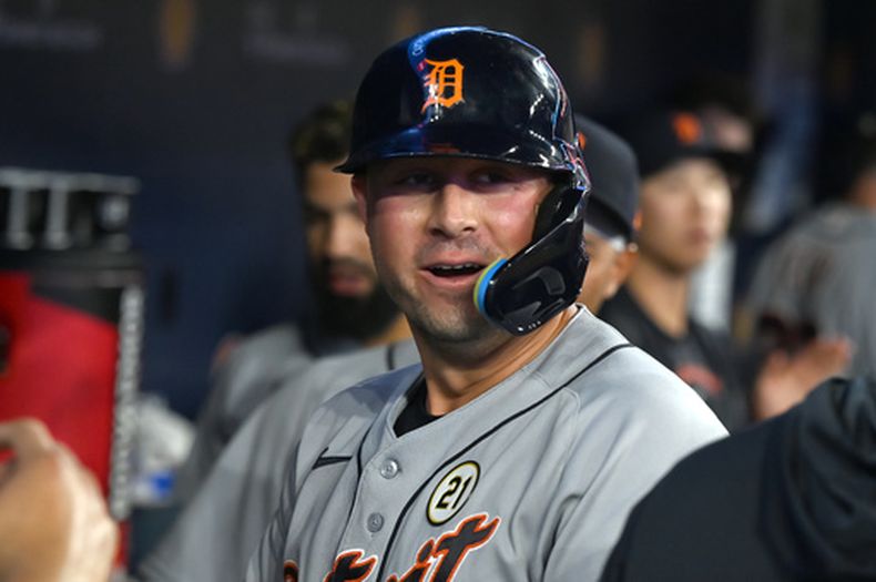 Spencer Torkelson de los Tigres de Detroit celebra su jonrón de tres carreras en la cuarta entrada ante los Azulejos de Toronto el martes 15 de septiembre del 2026. (Jon Blacker/The Canadian Press via AP)