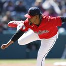 Emmanuel Clase de los Guardianes de Cleveland lanza contra los Rockies de Colorado, el miércoles 26 de abril de 2023, en Cleveland. (AP Foto/Ron Schwane)