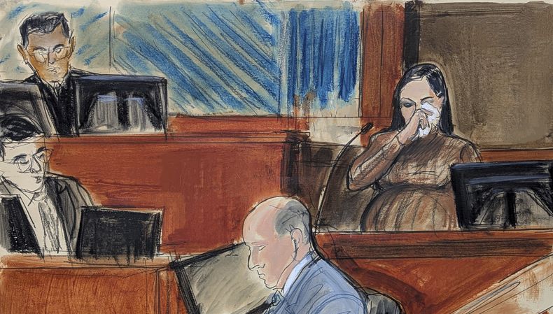 Cassie Ventura se seca las lágrimas de los ojos mientras testifica en el tribunal federal de Manhattan, el martes 13 de mayo de 2025, en Nueva York. (Elizabeth Williams via AP)