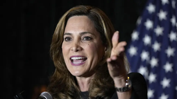 congresista maria elvira salazar defiende a cubanos con i-220a y exige solucion legal