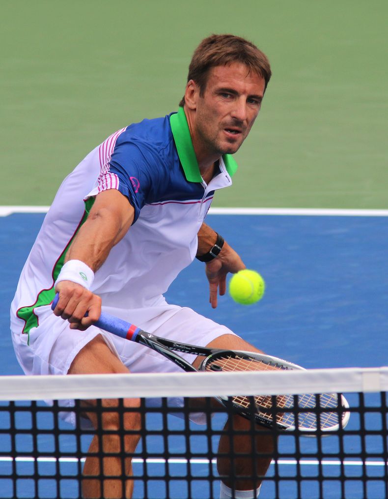 El espa&ntilde;ol Tommy Robredo durante su partido ante el estadounidense Jack Sock en el Masters de Cincinnati, el lunes 11 de agosto de 2014 en Mason, Ohio. (AP Foto/Tom Uhlman)