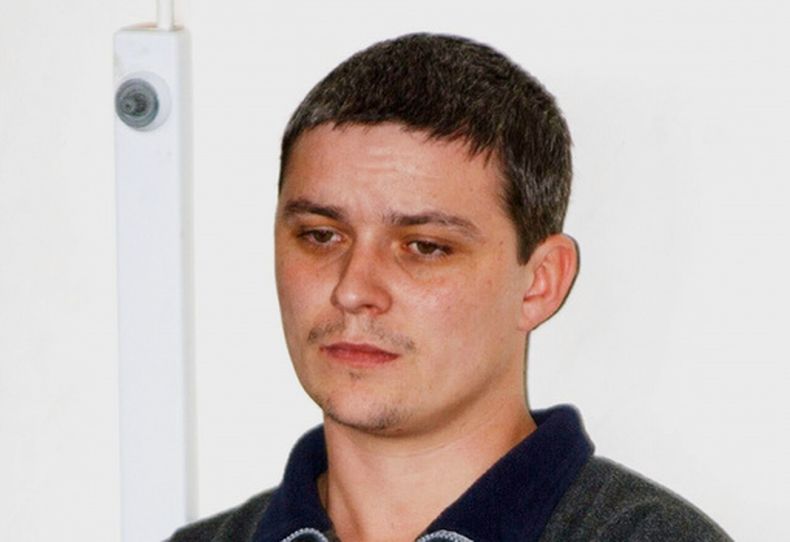 ARCHIVO - Fotografía de Ian Huntley del 10 de agosto de 2002 en Soham, Inglaterra. (Toby Melville/PA vía AP, archivo)