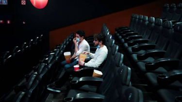 a partir de este viernes abriran los cines, teatros y boleras en miami-dade