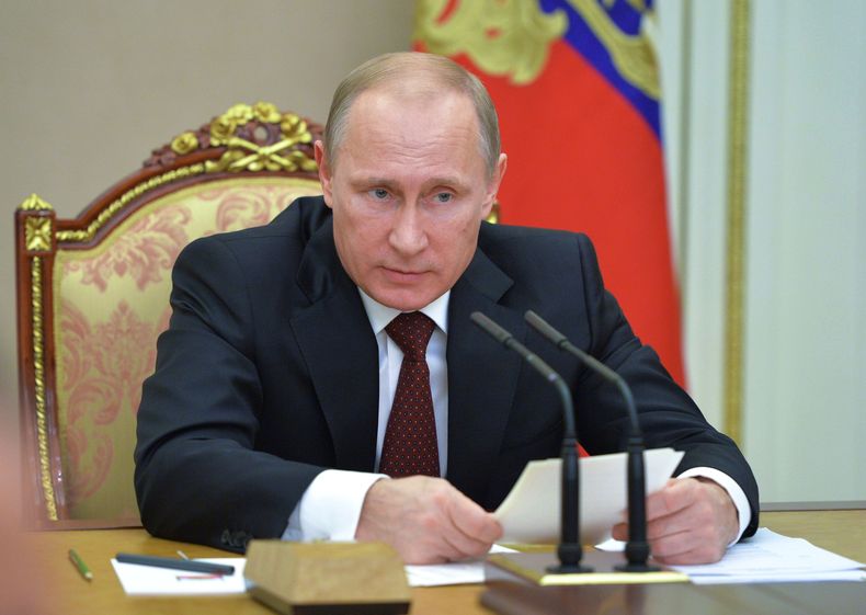 El presidente ruso Vladimir Putin en una reuni&oacute;n en el Kremlin en Mosc&uacute; el 20 de noviembre del 2014. En una entrevista con la agencia noticiosa rusa Tass, difundida el 23 de noviembre, Putin dijo que no se eternizar&aacute; en el poder. (AP