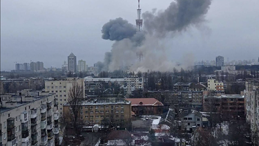 rusia bombardea torre de television de kiev