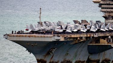 El portaaviones estadounidense USS Abraham Lincoln llega a Laem Chabang, Chonburi, Tailandia el 2 de septiembre del 2026. (AP foto/Sakchai Lalit)