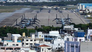 Aeronaves estadounidenses en la base Futenma en Ginowan, en Okinawa, Japón, el 18 de febrero del 2025. (AP foto/Hiro Komae)