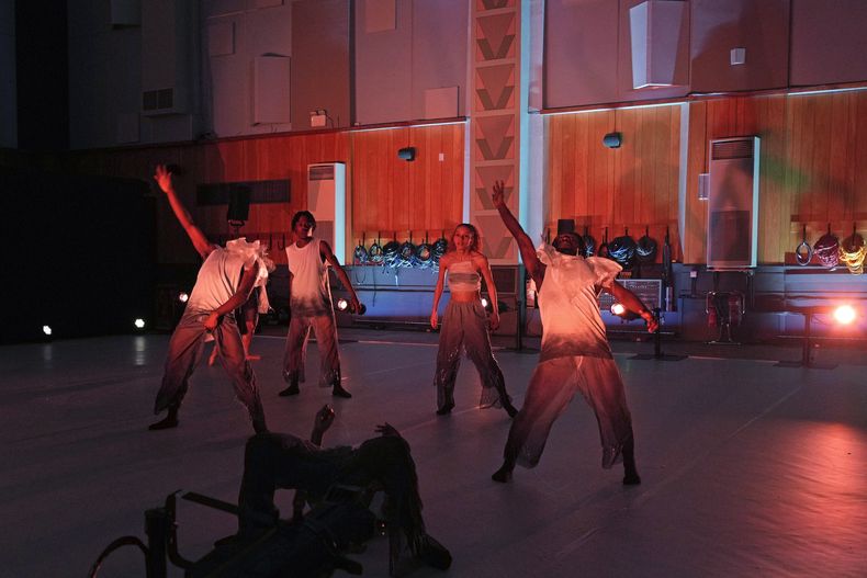 Bailarines ensayan en el Studio One de Abbey Road en Londres el jueves 27 de marzo de 2025. (Foto AP/Kin Cheung)