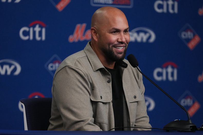 ARCHIVO - El boricua Carlos Beltrán habla en una conferencia de prensa el martes 7 de abril de 2026, antes de un juego entre los Diamondbacks de Arizona y los Mets en Nueva York (AP Foto/Frank Franklin II, archivo)