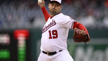 El abridor de los Nacionales de Washington, el venezolano Aníbal Sánchez, trabaja en el primer partido de una doble cartelera ante los Filis de Filadelfia, el sábado 1 de octubre de 2022, en Washington. (AP Foto/Nick Wass, Archivo)