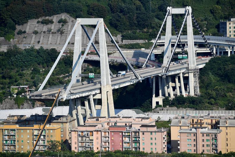 EUR-GEN_ITALIA-PUENTE_COLAPSADO-0.jpg