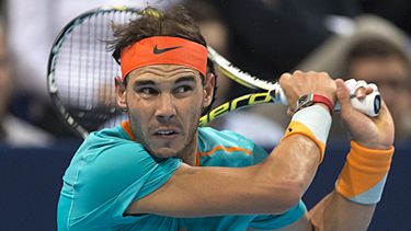 americateve | Rafael Nadal devuelve una pelota ante el franc&eacute;s Pierre-Hugues Herbert en el Abierto de Suiza el mi&eacute;rcoles, 22 de octubre de 2014, en Basilea. (AP Photo/Keystone,Georgios Kefalas)