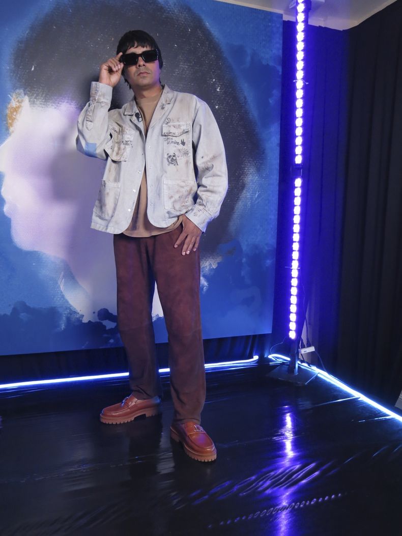 El cantautor puertorriqueño Chencho Corleone posa para un retrato para promocionar su álbum Solo en la Ciudad de México, el miércoles 2 de octubre de 2024. (Foto AP/Berenice Bautista)