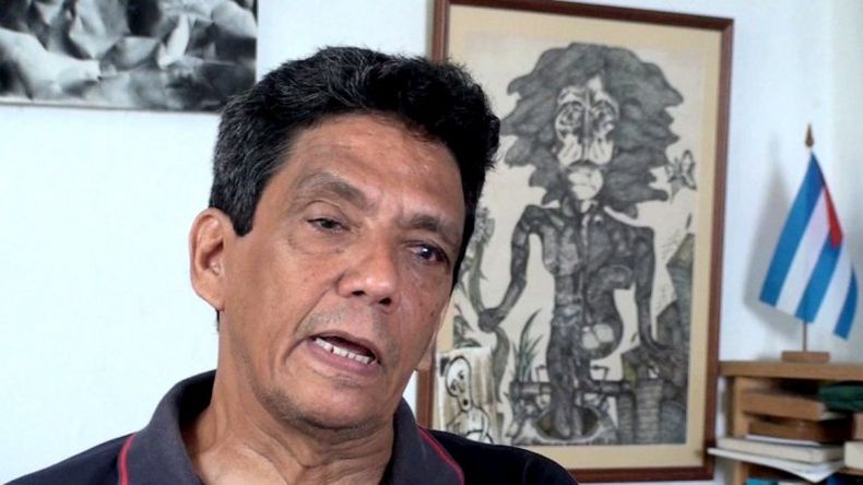 El periodista y esposo de la disidente Yoani Sánchez analizó para Infobae América las medidas tomadas por los Castro. Además, cuenta la experiencia de14ymedio.com, la web que fundó junto a la bloguera