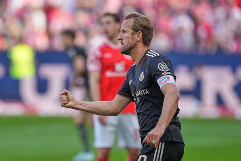 Harry Kane del Bayern Munich reacciona durante el encuentro de la Bundesliga ante el Mainz el sábado 25 de abril del 2026. (AP Foto/Michael Probst)