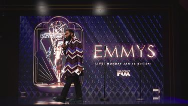 Anthony Anderson en el escenario durante una presentación para prensa de la 75a edición de los Premios Emmy el 12 de enero de 2024, en Los Angeles. Los premios a lo mejor de la televisión se entregarán el lunes. (Foto Richard Shotwell/Invision/AP)
