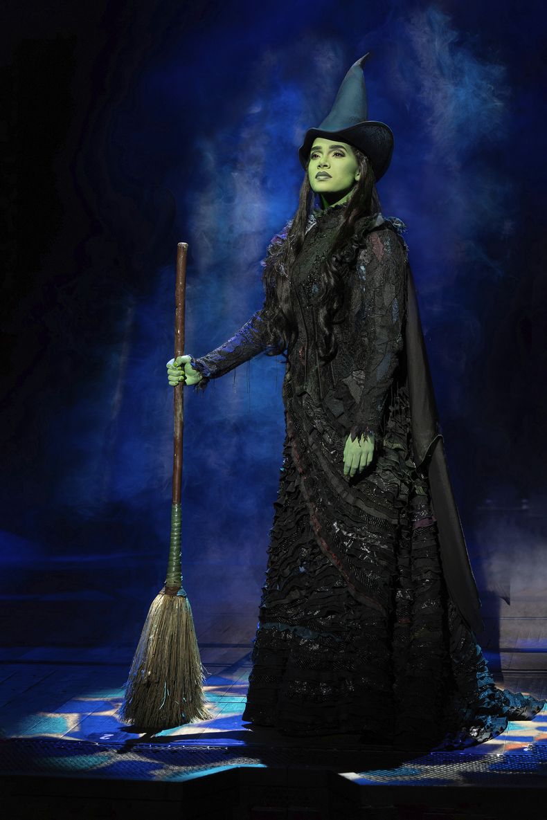 Lencia Kebede como Elphaba en el musical de Broadway Wicked en Nueva York el 1 de marzo de 2025. (Joan Marcus via AP)