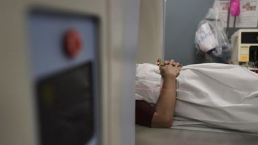 El Departamento de Salud reporta 25 muertes y 905 hospitalizados por el covid-19