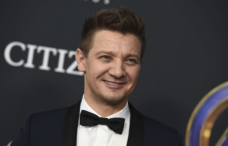ESP-CEL JEREMY RENNER-ACCIDENTE