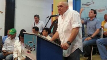 Opositores venezolanos salen a la calle