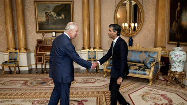 hasta donde puede llegar la influencia politica del rey carlos iii en el gobierno de gran bretana