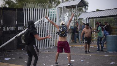 LO ÚLTIMO: Trump planea instalar carpas para migrantes