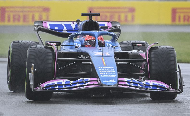 Esteban Ocon al volante de un Alpine en la clasificación del Gran Premio de Canadá, el sábado 17 de junio de 2023, en Montreal. (Graham Hughes/The Canadian Press vía AP)