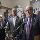 El líder de la minoría de la Cámara de Representantes, Hakeem Jeffries, a la izquierda, y el líder de la minoría del Senado, Chuck Schumer, ambos demócratas por Nueva York, hablan con periodistas en el Capitolio en Washington, el jueves 11 de septiembre de 2025. (AP Foto/J. Scott Applewhite, Archivo) El líder de la minoría de la Cámara de Representantes, Hakeem Jeffries, a la izquierda, y el líder de la minoría del Senado, Chuck Schumer, ambos demócratas por Nueva York, hablan con periodistas en el Capitolio en Washington, el jueves 11 de septiembre de 2025. (AP Foto/J. Scott Applewhite, Archivo)