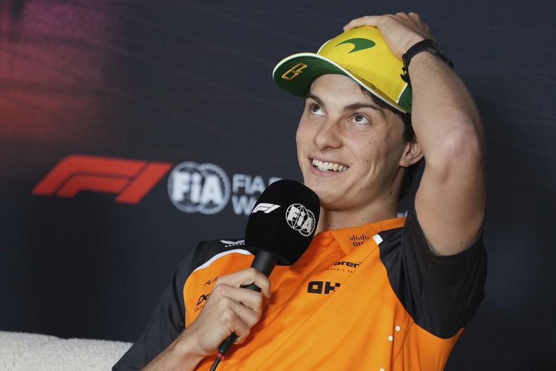 El piloto de McLaren Oscar Piastri durante una rueda de prensa previo al Gran Premio de Australia de la F1, el jueves 13 de marzo de 2025, en Melbourne. (AP Foto/Heath McKinley)
