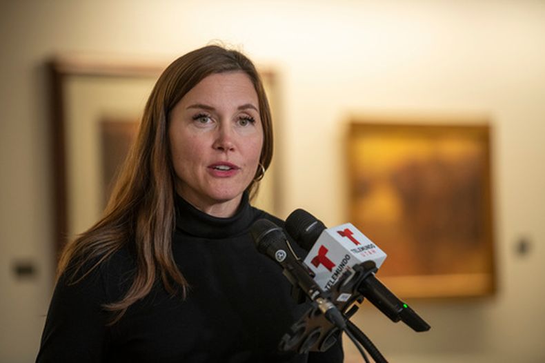 Erin Mendenhall, alcaldesa de Salt Lake City, en el Aeropuerto Internacional de Salt Lake City, el 16 de octubre del 2025. (AP foto/Marielle Scott)
