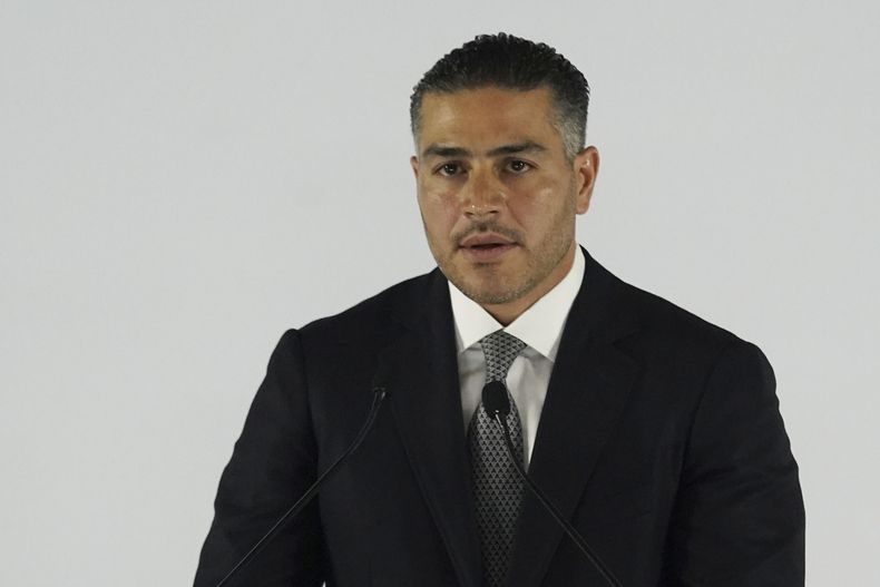 ARCHIVO - El secretario de Seguridad, Omar García Harfuch, en la presentación del nuevo gabinete del gobierno entrante de la presidenta Claudia Sheinbaum, en Ciudad de México, el 4 de julio de 2024. (AP Foto/Marco Ugarte, Archivo)