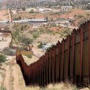 Las hermanas ecuatorianas que fueron lanzadas desde el muro fronterizo ya se encuentran con sus padres