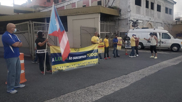 la utier bloquea las entradas al edificio de la aee en santurce